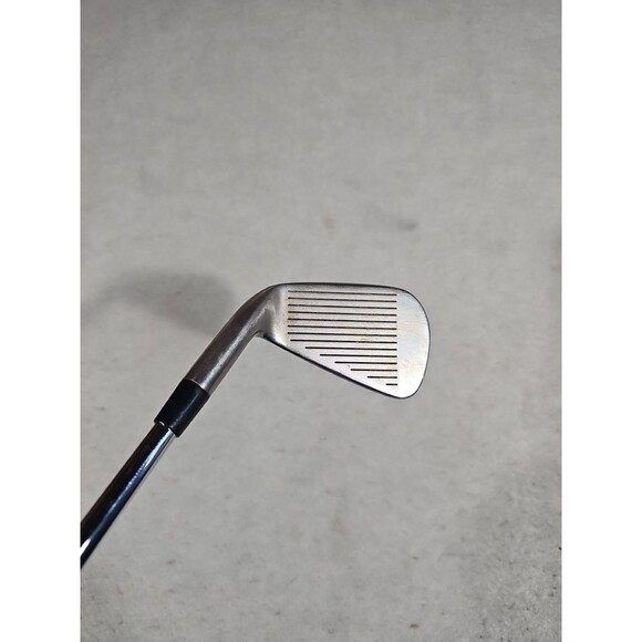 Titleist DCI 981 Gold Triangle 5 Iron Steel Shaft Regular Flex 38" RH Golf Club - Picture 2 of 5